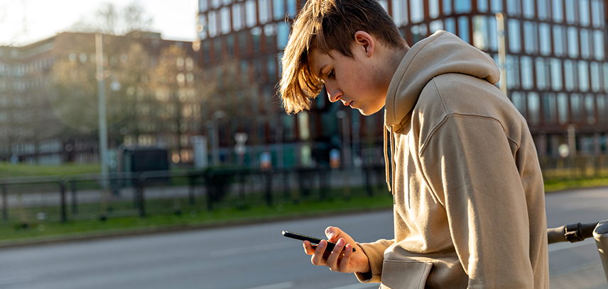 The effects of digital peer pressure on kids